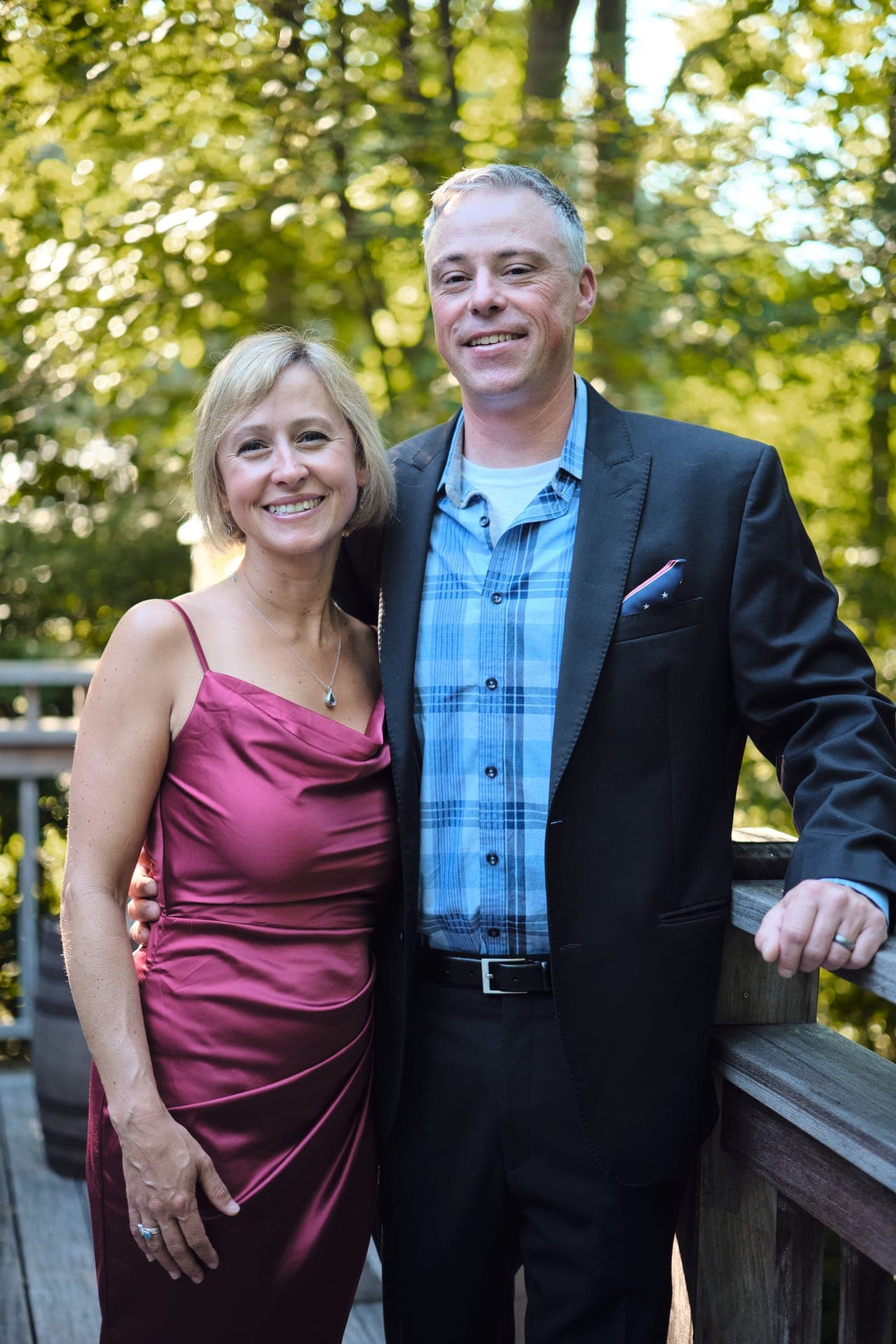 A couple poses for a golden hour portrait at a family reunion at Deer Creek Club in Ladue