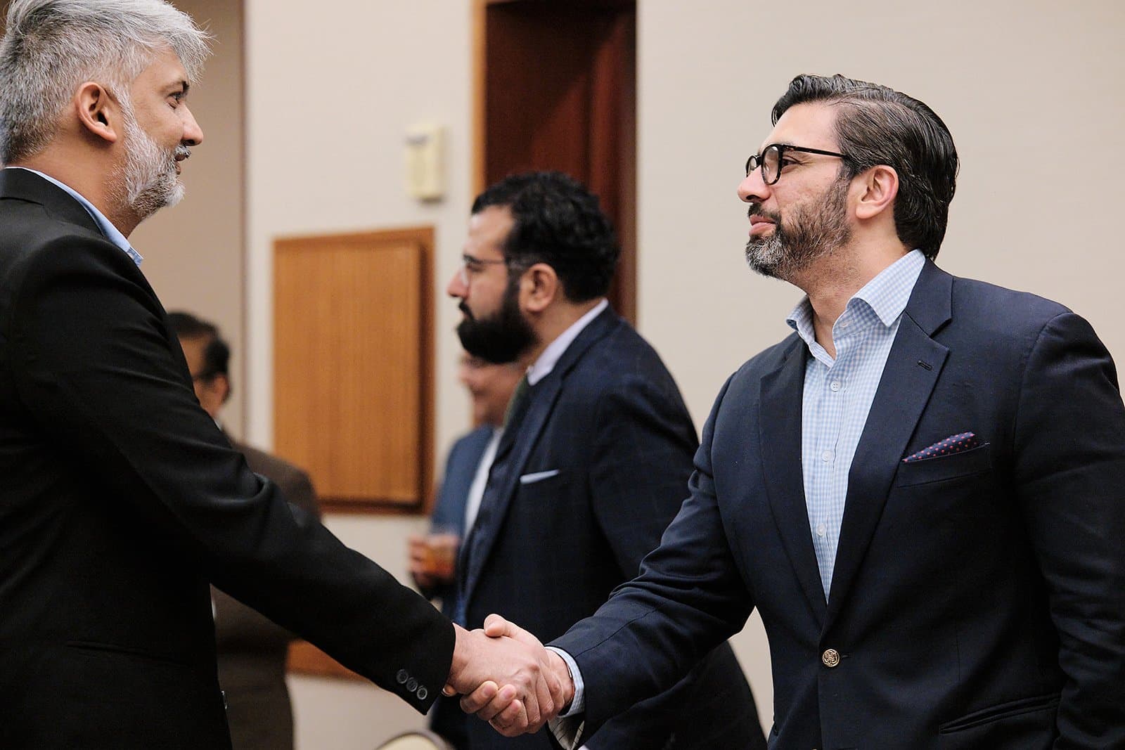 Two business leaders shake hands at the US IBC St. Louis conference