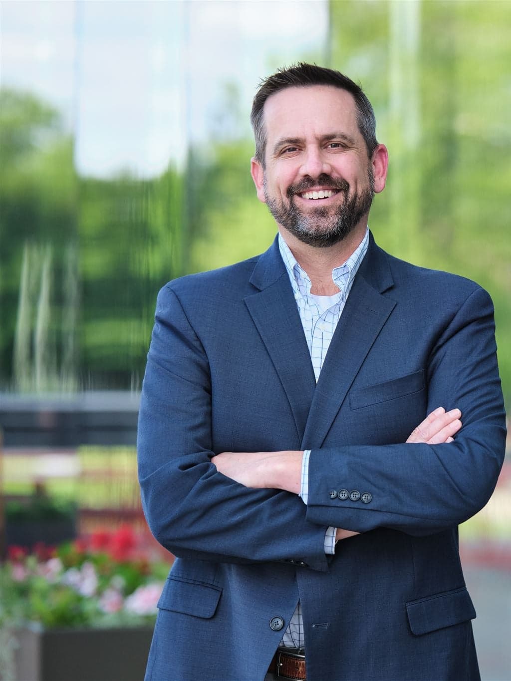Andy Hall, natural-light executive headshot at Forest Park in St. Louis by Henry David Photography
