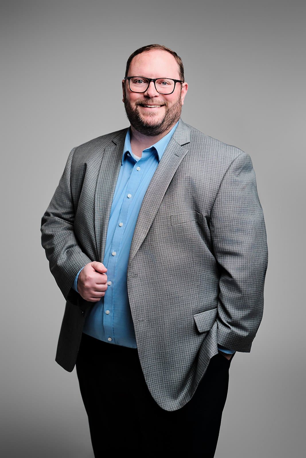 Corporate LinkedIn headshot of Brad Rinearson by Henry David Photography St. Louis