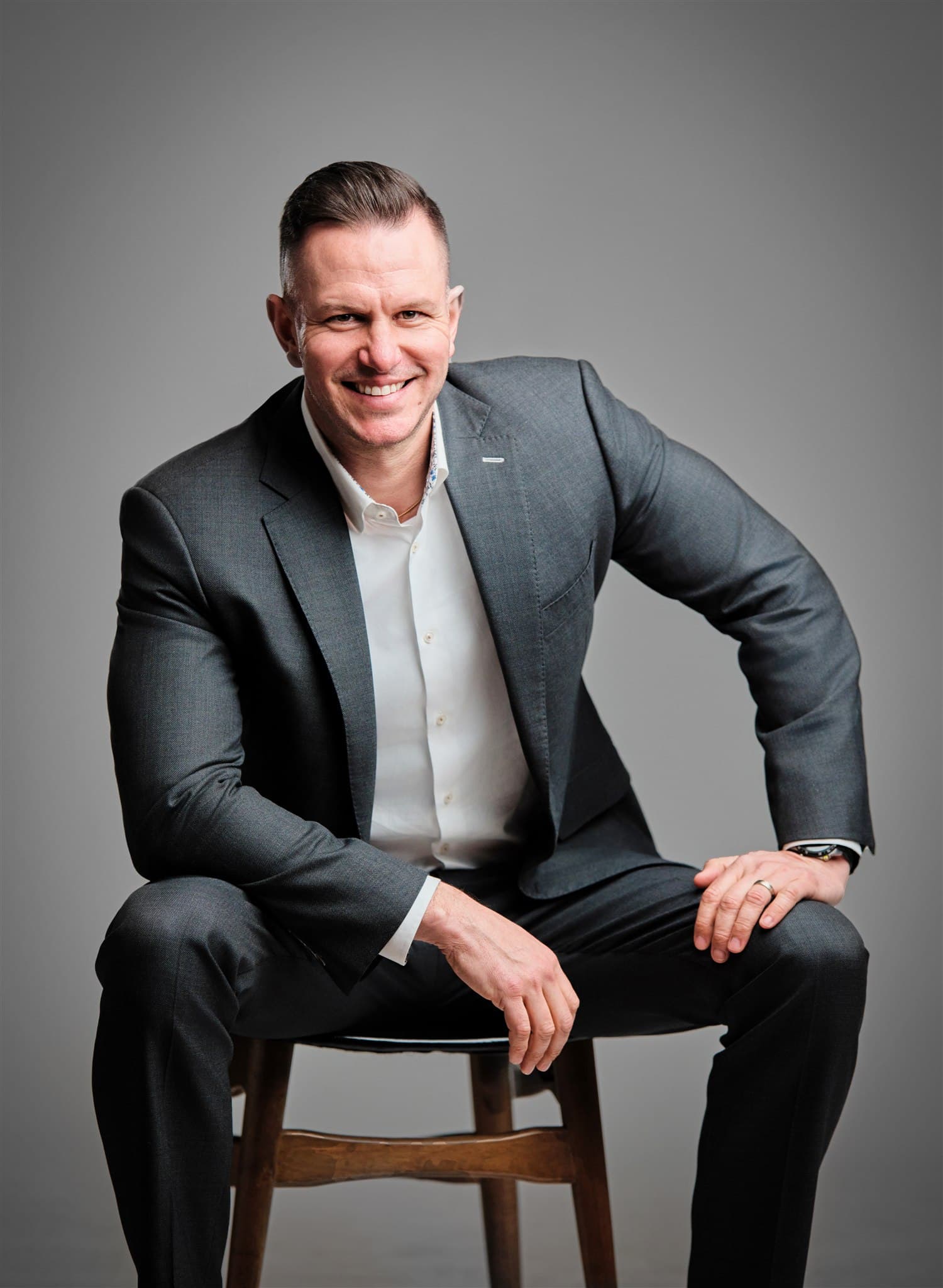 Distinguished executive headshot in Ladue, MO by Henry David Photography