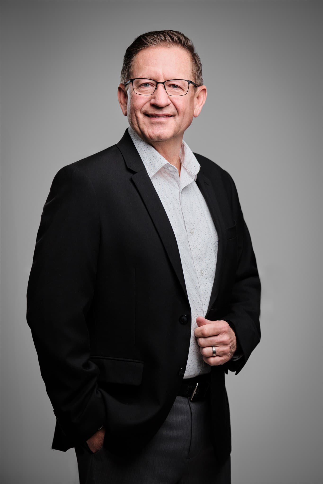 MHS corporate headshot of Mark Guzenski in St. Louis by Henry David Photography