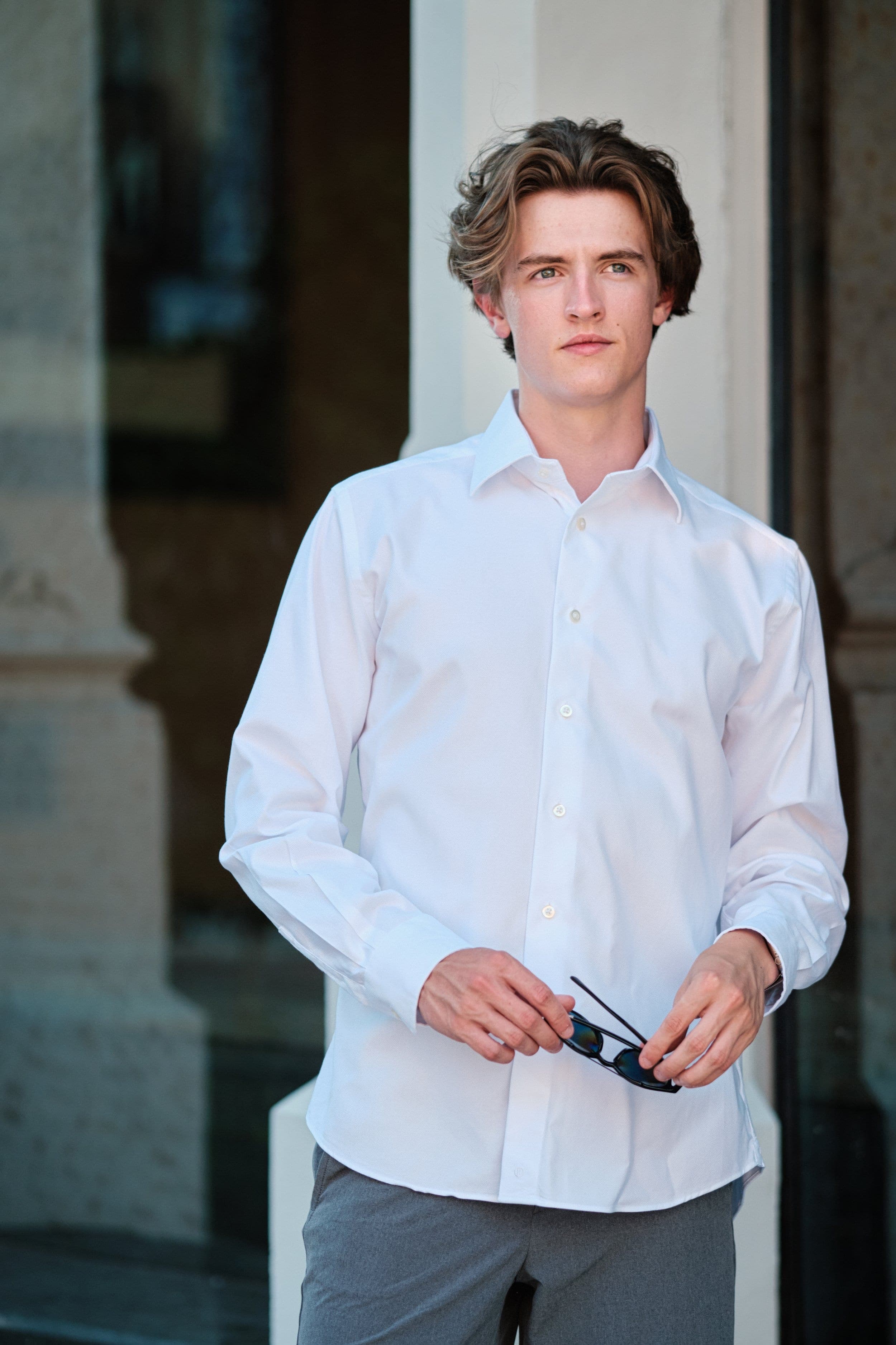 Senior portrait session at Laclede's Landing by Henry David Photography