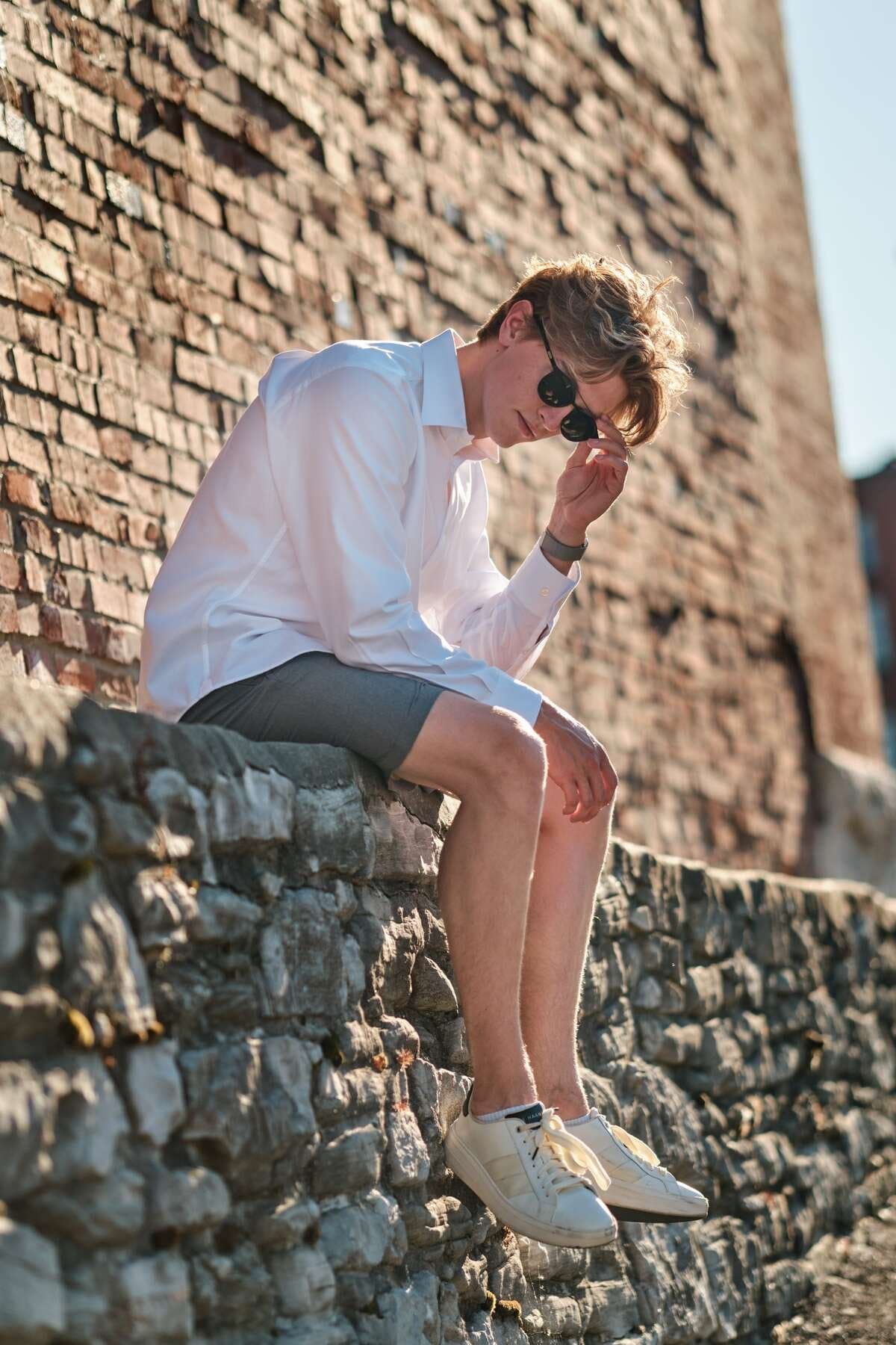 Male senior portrait at Laclede's Landing by Henry David Photography