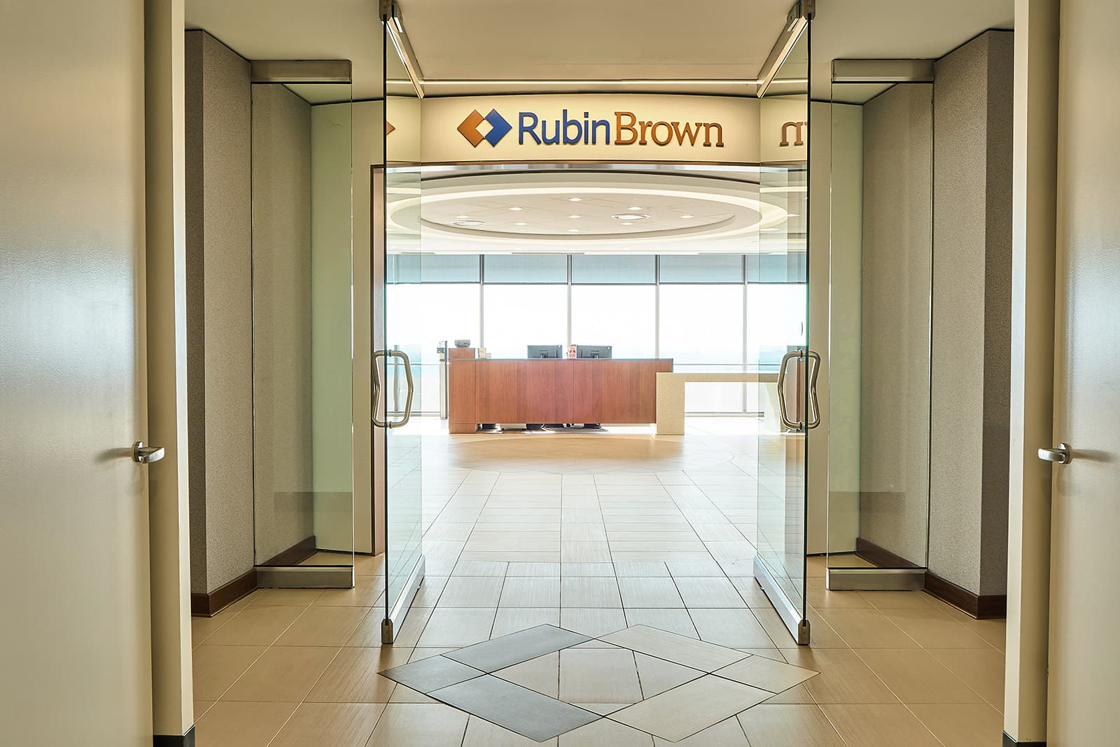 RubinBrown office lobby in the Centene Building in Clayton, corporate photography by Henry David Photography