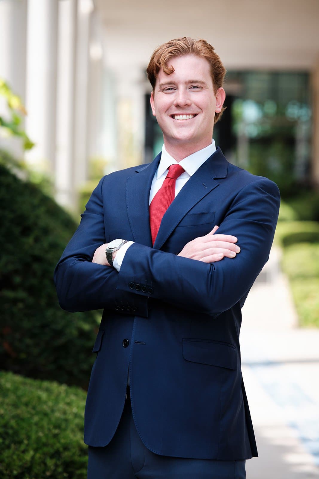 Merrill Lynch Kansas City advisor professional headshot with matching outdoor backdrop by Henry David Photography